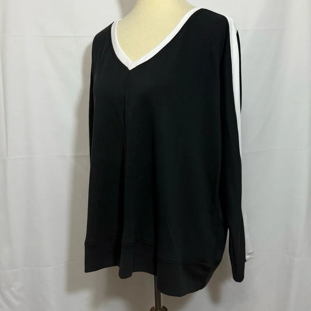 French Laundry Women’s Size XL Black Sweater with White V-Neck - Picture 5 of 12